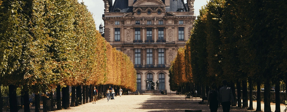 facing view louvre building tuileries garden