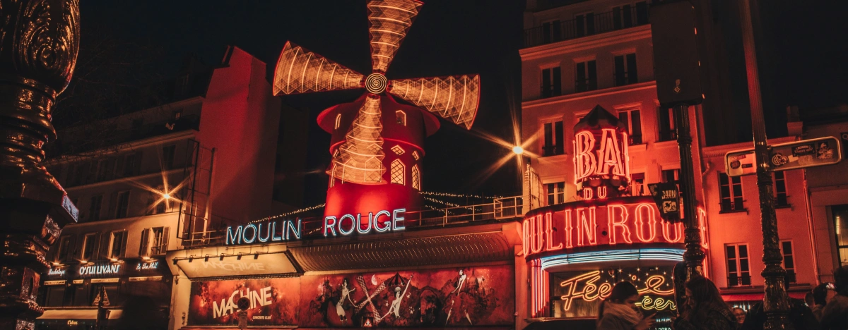 façade of moulin rouge windmill red pigalle