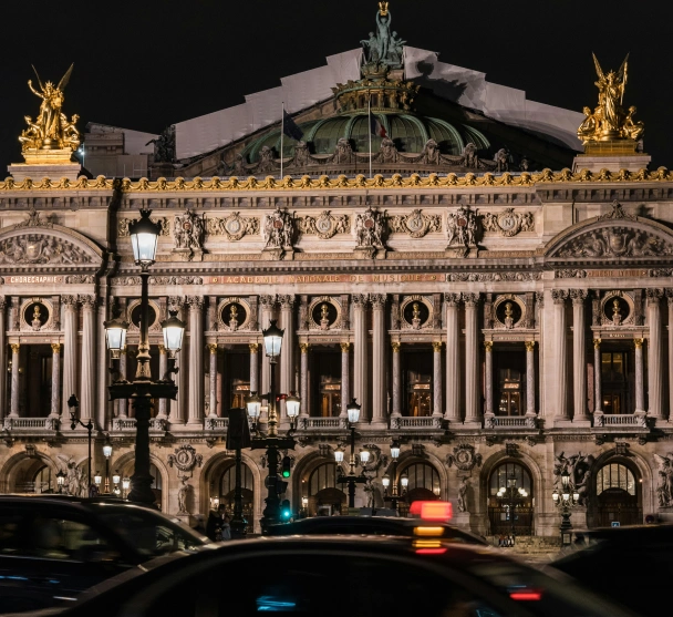 caçade palais garnier opera ballet place de l'opéra