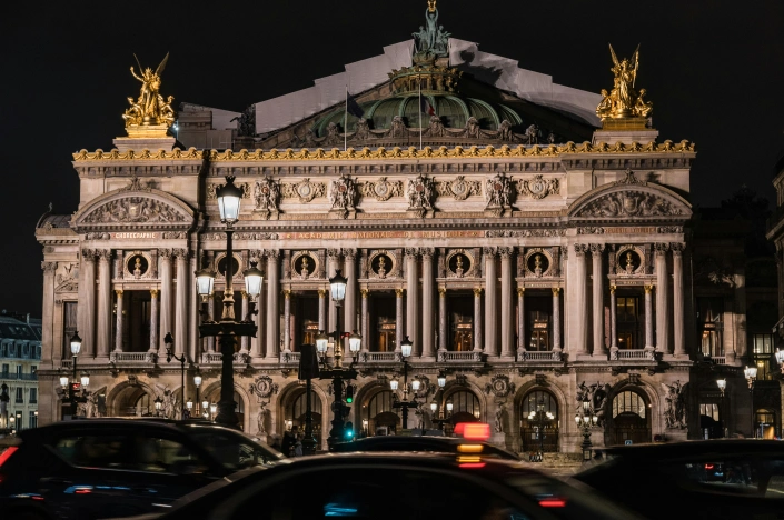 caçade palais garnier opera ballet place de l'opéra