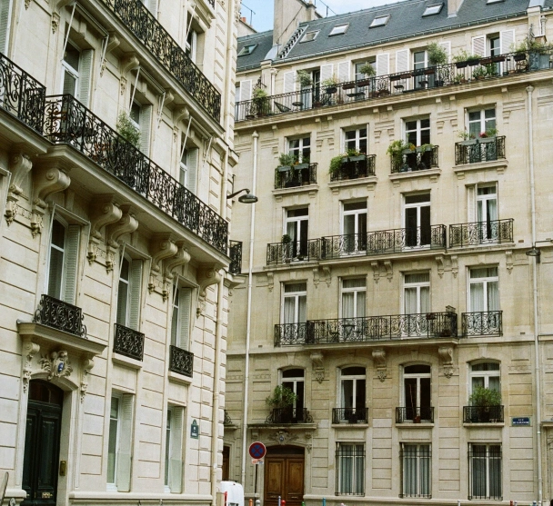 haussmanien buildings façade 9th arrondissement