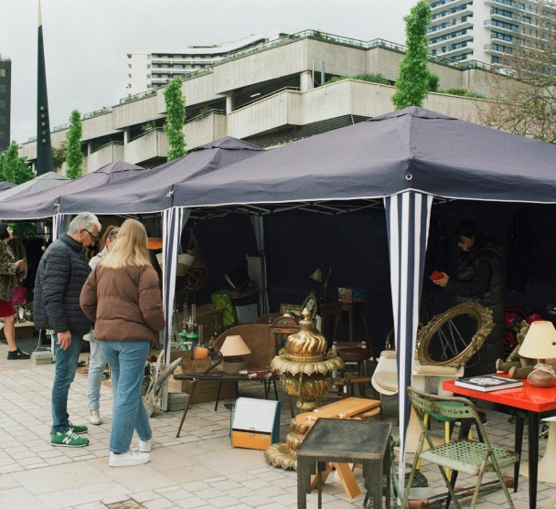 puces de saint ouen stall flea market paris