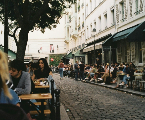 Vivre comme un local - Paris - Joli Mome